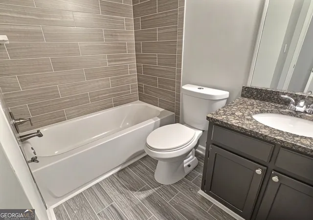 2nd image of 4080 Riverlook Pkwy SE, Marietta, GA 30067