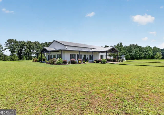 Photo 3 of Single family home for sale at 318 Cass Burnham Rd, Eastman, GA 31023 | MLS# 10819629 | Listing updated on 2026-09-12