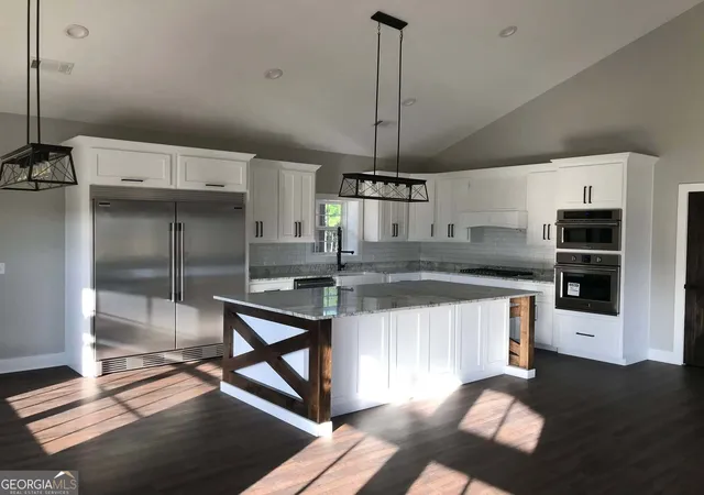 3rd image of 318 Cass Burnham Rd, Eastman, GA 31023 | MLS# 10819629