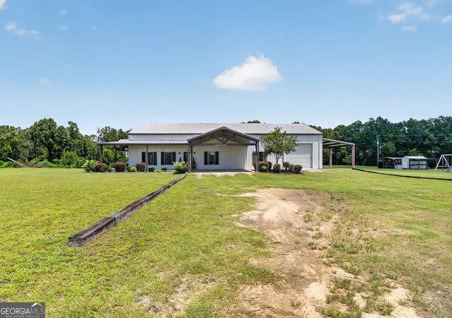 Photo 3 of Single family home for sale at 318 Cass Burnham Rd, Eastman, GA 31023 | MLS# 10819629 | Listing updated on 2026-09-12