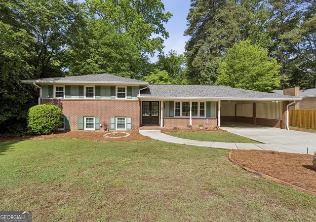 Photo 1 of Single family home for sale at 688 Huntington Pl Se, Marietta, GA 30067 | MLS# 10759613 | Listing updated on 2026-09-13