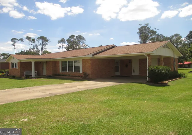 Photo 3 of Single family home for sale at 29 Pine Forest Ave, Hazlehurst, GA 31539 | MLS# 10780604 | Listing updated on 2026-06-21