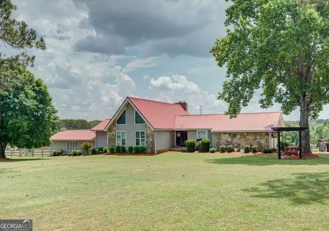 Photo 4 of Single family home for sale at 335 Old Farm Rd, Fayetteville, GA 30215 | MLS# 10769675 | Listing updated on 2026-10-05