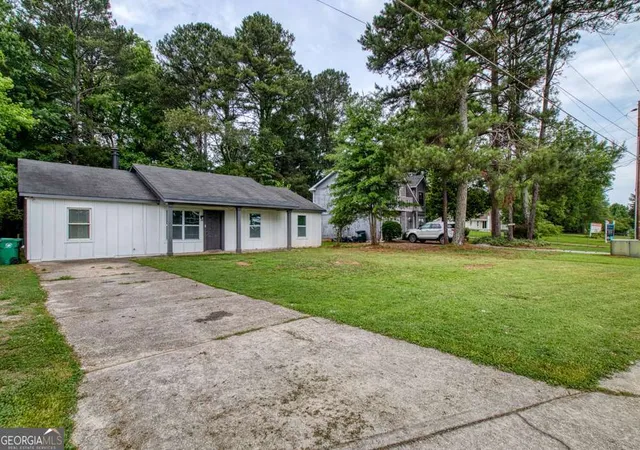 Photo 3 of Single family home for sale at 1107 Panola Rd, Stone Mountain, GA 30088 | MLS# 10828671 | Listing updated on 2026-10-08