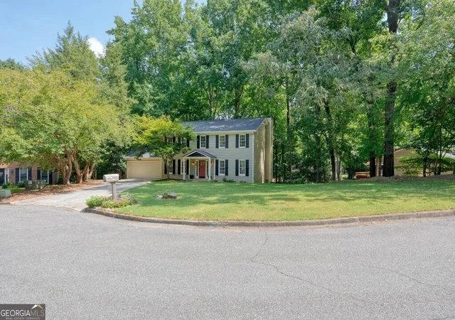Photo 2 of Sale Pending at 220 Tallwood Ter, Roswell, GA 30076 | MLS# 10833447 | Listing updated on 2026-09-14