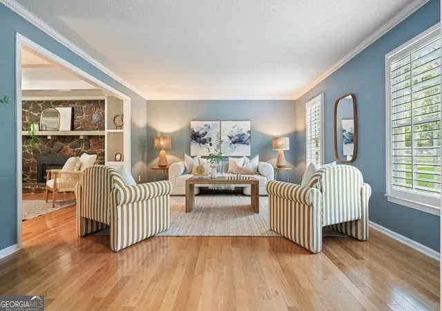 Photo 4 of Sale Pending at 220 Tallwood Ter, Roswell, GA 30076 | MLS# 10833447 | Listing updated on 2026-09-14