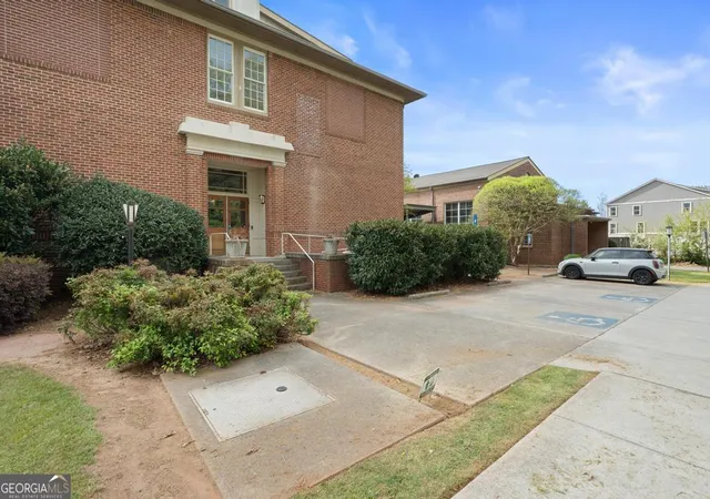 Listing Photo 2 - Condo for sale in building located at 600 College St, Atlanta, GA 30354 - Unit #113