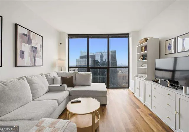 Photo 4 of Condo for sale at 1280 W Peachtree St Nw #3713, Atlanta, GA 30309 | MLS# 10825437 | Listing updated on 2026-10-08