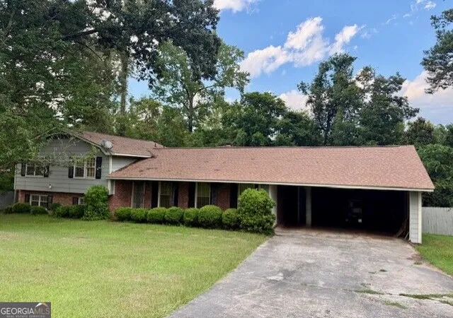 Photo 2 of Sale Pending at 3827 Woodside Dr, Macon, GA 31206 | MLS# 10825811 | Listing updated on 2026-09-05