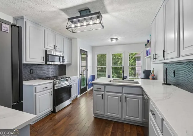 Photo 4 of Single family home for sale at 421 Middle Valley Ln, Woodstock, GA 30189 | MLS# 10765213 | Listing updated on 2026-09-03