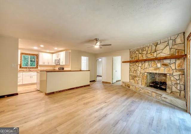 Photo 2 of Single family home for sale at 198 Big Rock Dr, Hayesville, NC 28904 | MLS# 10808996 | Listing updated on 2026-08-25