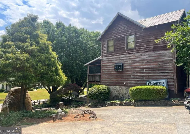 Photo 2 of Single family home for sale at 7204 Island Mill Rd Se, Acworth, GA 30102 | MLS# 10740849 | Listing updated on 2026-08-24