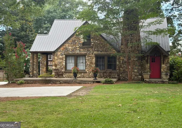 Homes for sale in Cedartown, GA | 607 N College St, Cedartown, GA 30125 | MLS# 10803229