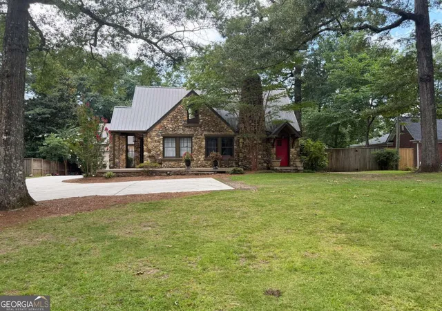 Homes for sale in Cedartown, GA | 607 N College St, Cedartown, GA 30125 | MLS# 10803229