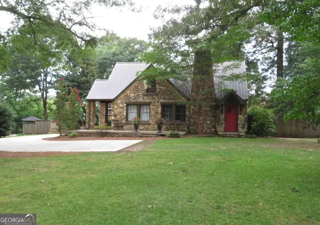 Homes for sale in Cedartown, GA | 607 N College St, Cedartown, GA 30125 | MLS# 10803229