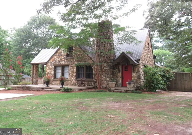 Homes for sale in Cedartown, GA | 607 N College St, Cedartown, GA 30125 | MLS# 10803229