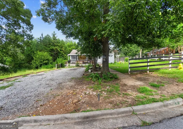 Photo 2 of Single family home for sale at 2 Lafayette Dr, Columbus, GA 31903 | MLS# 10826618 | Listing updated on 2026-08-28
