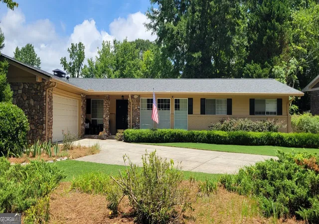 Photo 1 of Sale Pending at 2730 Fontainebleau Dr, Atlanta, GA 30360 | MLS# 10792812 | Listing updated on 2026-09-22