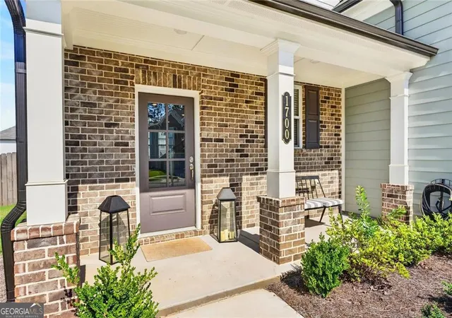 Photo 3 of Sale Pending at 1700 Fulmont Cir, Mableton, GA 30126 | MLS# 10804676 | Listing updated on 2026-09-16