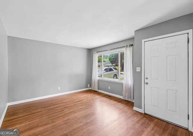 3rd image of 655 Albert St Nw, Atlanta, GA 30318 | MLS# 10778123