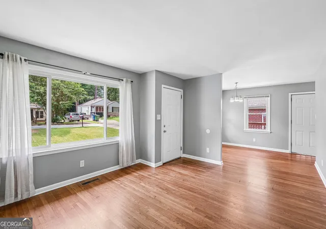 4th image of 655 Albert St Nw, Atlanta, GA 30318 | MLS# 10778123