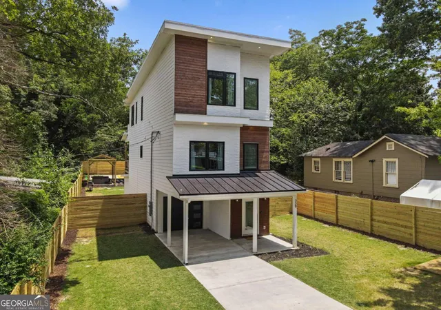 Photo 3 of Single family home for sale at 729 Emily Pl Nw, Atlanta, GA 30318 | MLS# 10822646 | Listing updated on 2026-08-24