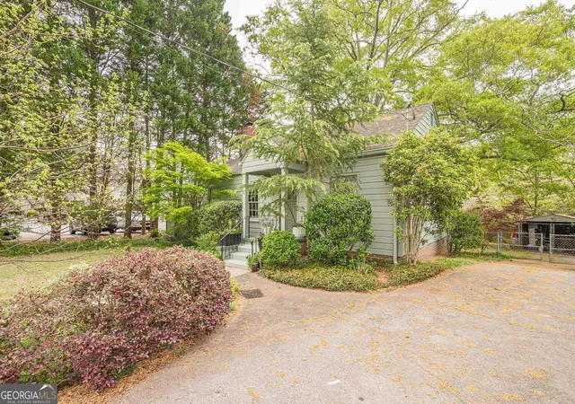 Photo 3 of Single family home for sale at 712 Berkeley Ave Nw, Atlanta, GA 30318 | MLS# 10734993 | Listing updated on 2026-08-29