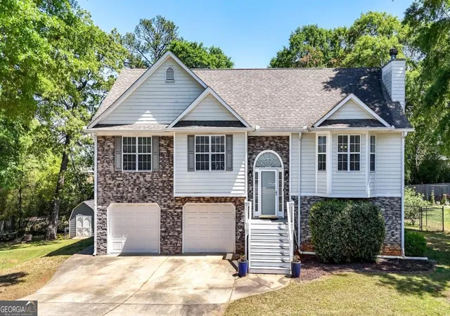 Photo 1 of Sale Pending at 35 Meadowbridge Dr Sw, Cartersville, GA 30120 | MLS# 10731105 | Listing updated on 2026-09-01