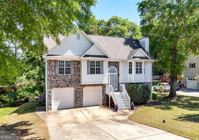 Photo 2 of Sale Pending at 35 Meadowbridge Dr Sw, Cartersville, GA 30120 | MLS# 10731105 | Listing updated on 2026-09-01
