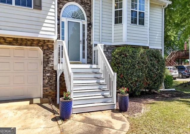 Photo 3 of Sale Pending at 35 Meadowbridge Dr SW, Cartersville, GA 30120 | MLS# 10731105 | Listing updated on 2026-09-01