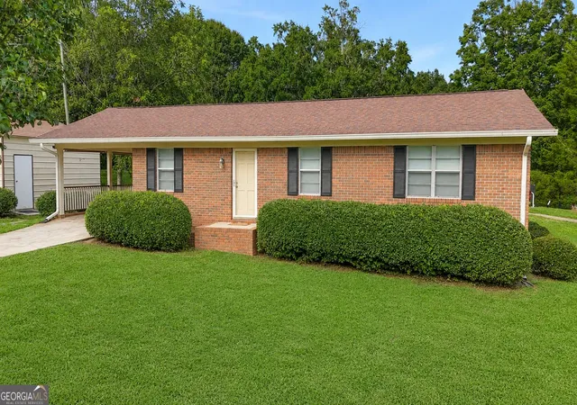 Photo 2 of Single family home for sale at 4071 Harmony Cir, Gainesville, GA 30507 | MLS# 10835694 | Listing updated on 2026-09-23