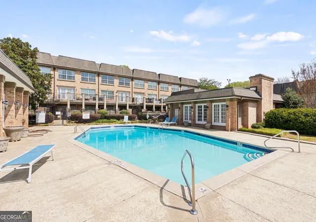 2nd image of 6980 Roswell Rd, Sandy Springs, GA 30328