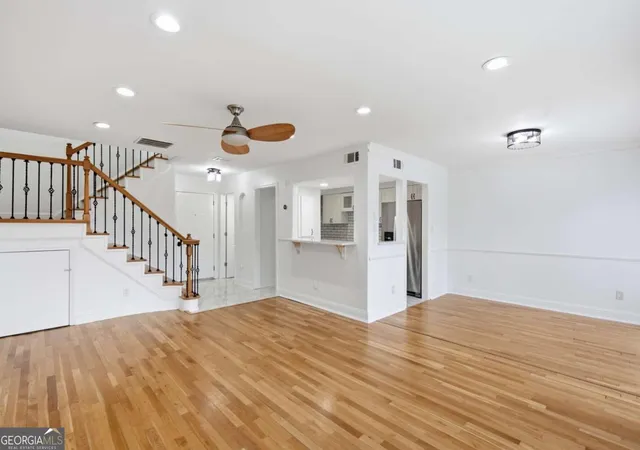 2nd image of 6980 Roswell Rd #K4, Sandy Springs, GA 30328 | MLS# 10822080