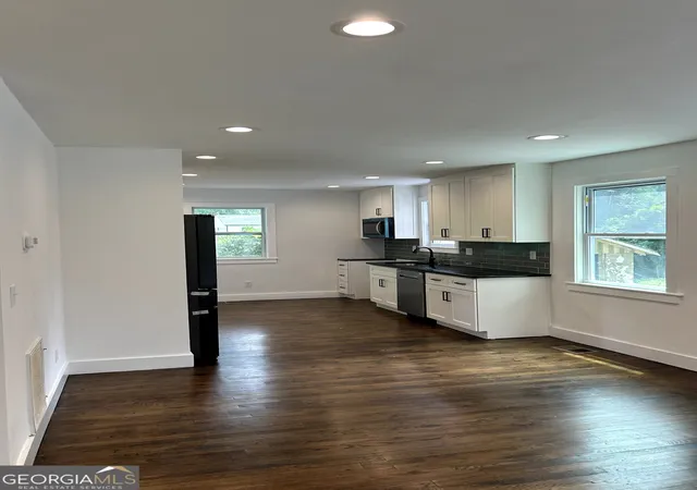 3rd image of 1390 Westmont Rd Sw, Atlanta, GA 30311 | MLS# 10811180