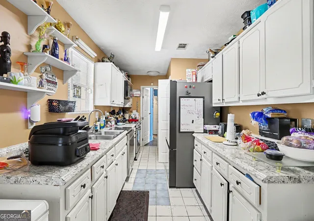 Photo 3 of Single family home for sale at 2805 Robinson Wood Dr, Riverdale, GA 30296 | MLS# 10827178 | Listing updated on 2026-08-31