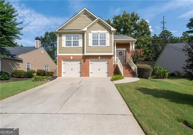 Photo 2 of Single family home for sale at 2835 Dominion Walk Ln, Snellville, GA 30078 | MLS# 10813275 | Listing updated on 2026-09-15