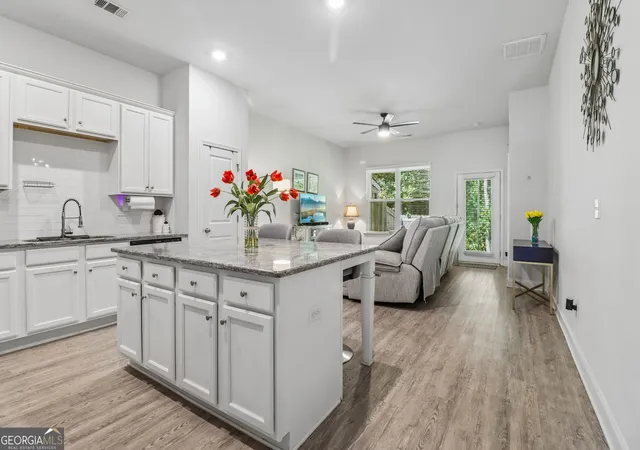 Photo 2 of Townhouse for sale at 530 Vandenburg Dr, Villa Rica, GA 30180 | MLS# 10834479 | Listing updated on 2026-09-09
