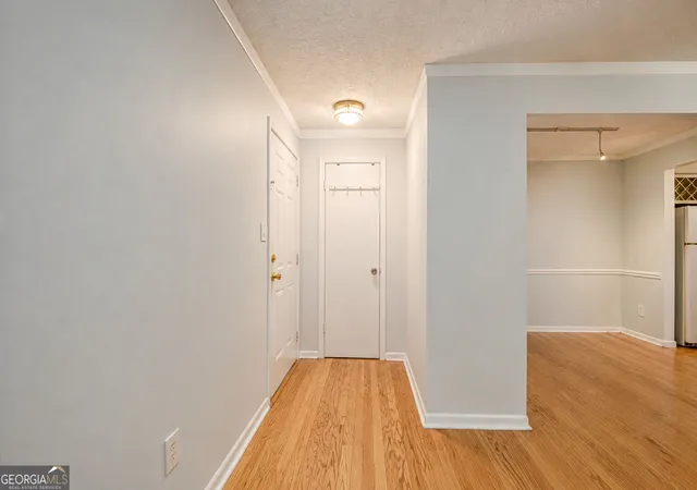 Listing Photo 4 - Condo for sale in building located at 5143 Roswell Rd, Sandy Springs, GA 30342 - Unit #8