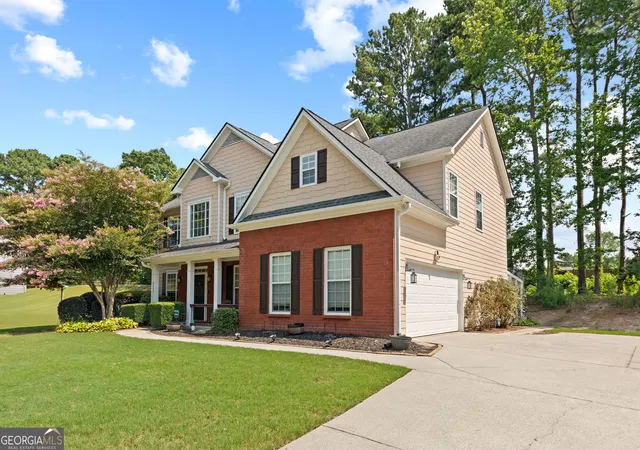 Photo 3 of Sale Pending at 3131 Seneca Farm Ln, Buford, GA 30519 | MLS# 10803344 | Listing updated on 2026-09-23