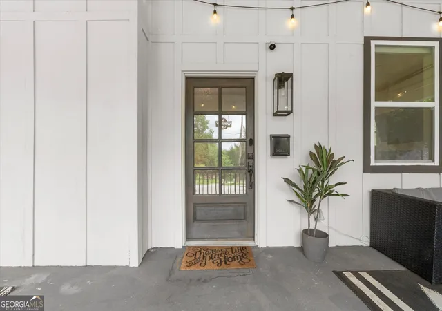 Photo 3 of Single family home for sale at 1367 Lucile Ave SW, Atlanta, GA 30310 | MLS# 10811009 | Listing updated on 2026-09-11
