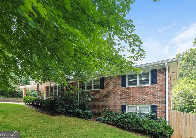 Photo 2 of Single family home for sale at 3528 Greenway Dr Sw, Marietta, GA 30008 | MLS# 10834382 | Listing updated on 2026-09-14