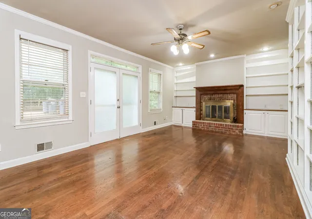 Photo 3 of Single family home for sale at 3528 Greenway Dr Sw, Marietta, GA 30008 | MLS# 10834382 | Listing updated on 2026-09-14