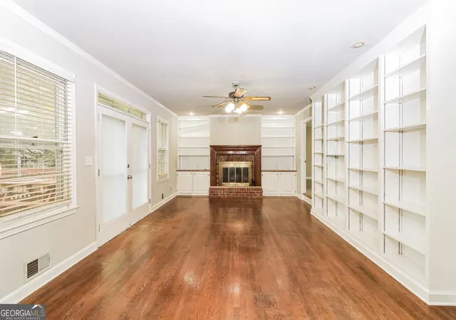 Photo 4 of Single family home for sale at 3528 Greenway Dr Sw, Marietta, GA 30008 | MLS# 10834382 | Listing updated on 2026-09-14