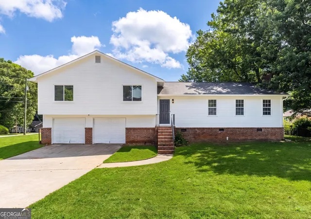 Photo 1 of Single family home for sale at 2250 Ridge Forest Dr, Grayson, GA 30017 | MLS# 10831098 | Listing updated on 2026-09-04