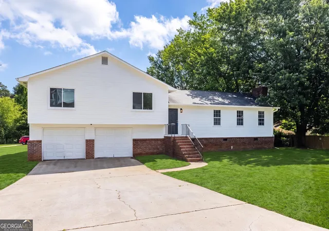 Photo 2 of Single family home for sale at 2250 Ridge Forest Dr, Grayson, GA 30017 | MLS# 10831098 | Listing updated on 2026-09-04