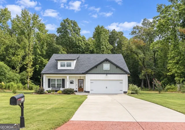Single family home for sale at 212 Live Oak Ln, Comer, GA 30629 | MLS# 10835724