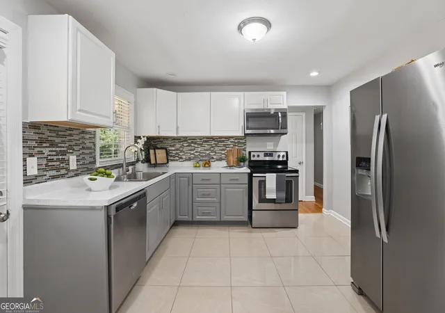 Photo 3 of Single family home for sale at 2900 Hollywood Dr, Decatur, GA 30033 | MLS# 10834308 | Listing updated on 2026-09-10