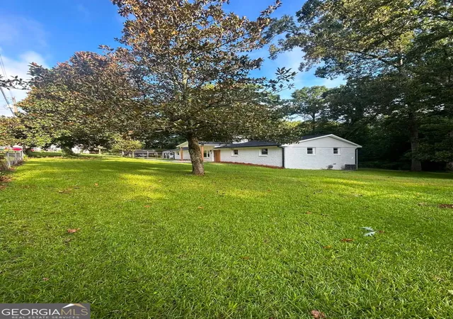 Photo 4 of Sale Pending at 1018 Oakton Dr SW, Marietta, GA 30060 | MLS# 10830082 | Listing updated on 2026-09-14
