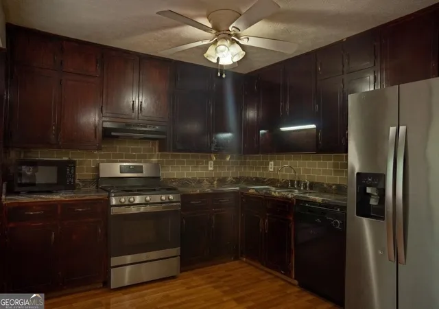 Photo 3 of Sale Pending at 381 Windsor Walk Se, Conyers, GA 30094 | MLS# 10812645 | Listing updated on 2026-09-28