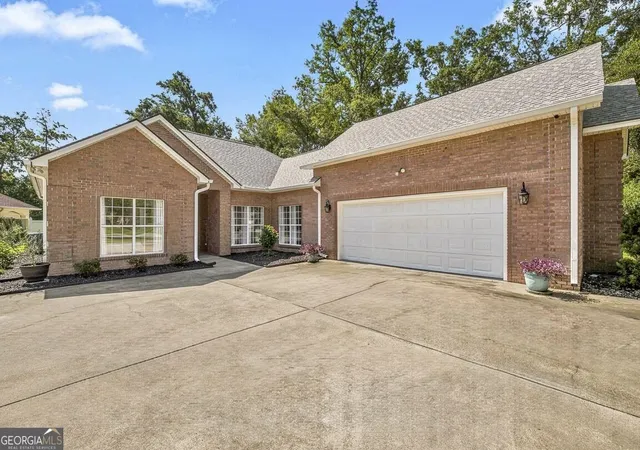 Photo 3 of Single family home for sale at 118 Regal Rd, Brunswick, GA 31523 | MLS# 10831086 | Listing updated on 2026-09-04